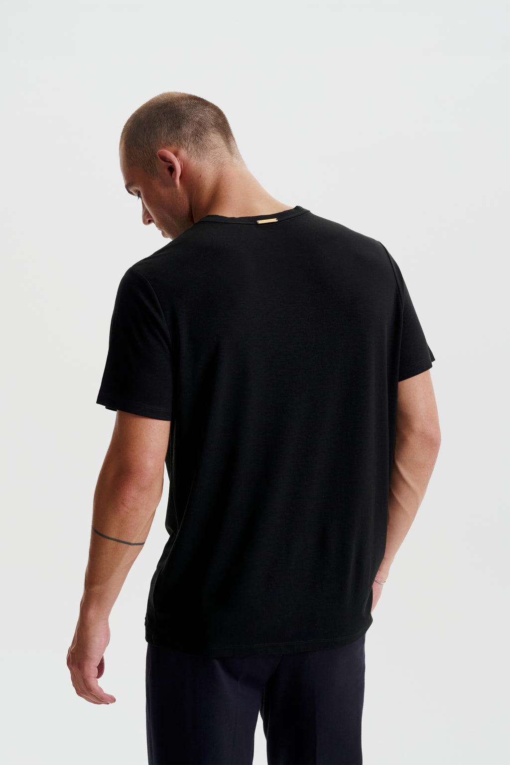 Motion-blend short-sleeve t-shirt